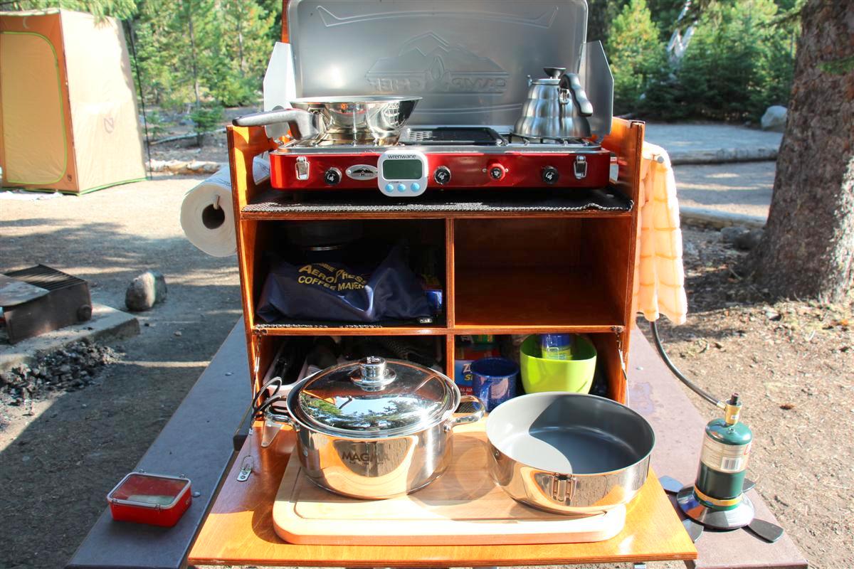 New Cabela's Outfitter Cast Iron Tri Leg 10 QT Dutch Oven without Lid  Camping